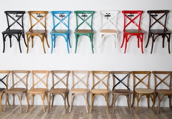 자연 색상 모던 솔리드 목재 X 크로스 백 잔치 의자 웨딩 및 레스토랑용 라탄 쿠션