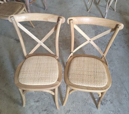 현대 스타일의 니트로 라크 마감 고형 목재 스테이크 가능한 식당 의자 레스토랑 및 결혼식