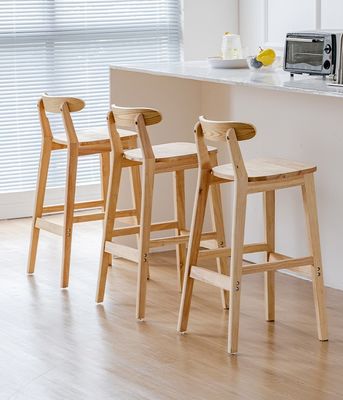 고풍스러운 스타일의 고위 의자