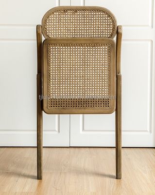 세련된 모든 식탁 프루니처 내구성 있는 라탄 좌석과 뒷면과 함께 나무 의자