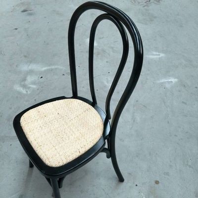 100KG 무게 제한과 함께 쌓일 수 있는 목재 의자 현대 가구 레스토랑 천연 쌓인 라탄 식탁 의자