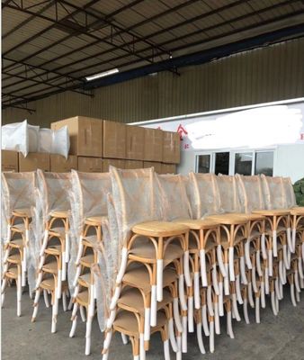 NO 접힌 맞춤형 미국 현대 디자인 단단한 나무 십자 BackStackable 이벤트 Dinging 의자