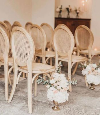 호텔 잔치 이벤트 식실 가구 고급 현대적 겹쳐질 수 있는 라탄 나무 웨딩 의자 우아한 앉는 공간
