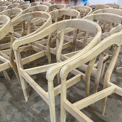 노르딕 목재 겹쳐질 수 있는 잔치 의자 현대 디자인 스타일 W50*D52*H80cm 결혼식 및 잔치용 겹쳐질 수 있는 단단한 목재