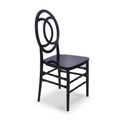 고형 목재 웨딩 의자 스칸디스크 스타일의 이벤트 및 내구성을위한 쌓일 수있는 잔치 의자