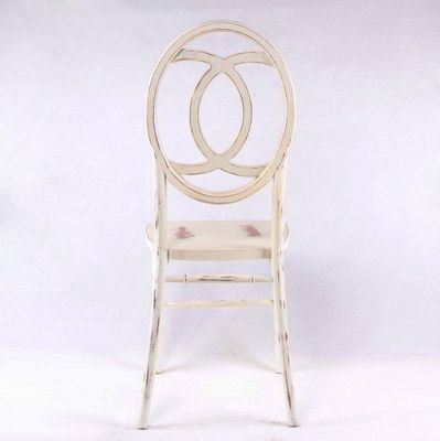 고형 목재 웨딩 의자 스칸디스크 스타일의 이벤트 및 내구성을위한 쌓일 수있는 잔치 의자