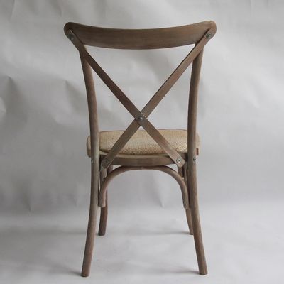 맞춤형 디자인 노르딕 모던 래튼 크로스 백 겹치기 튼튼 나무 잔치 결혼식 목재 의자 OEM 서비스 받아 들인다