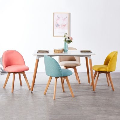 현대 노르딕 스타일의 목재 다리 및 포장 된 좌석으로 된 식탁 의자