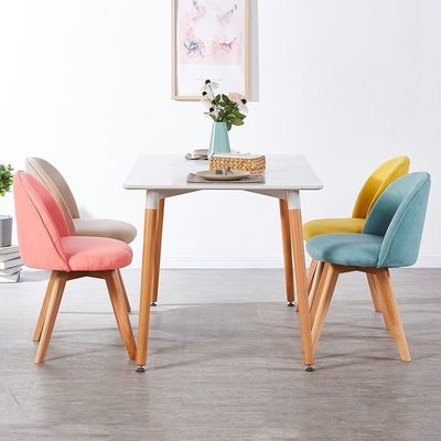 현대 노르딕 스타일의 목재 다리 및 포장 된 좌석으로 된 식탁 의자