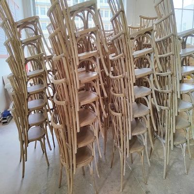 고대 웨딩 이벤트 빈티지 X 크로스 백 라탄 폼 좌석과 함께 쌓일 수 있는 나무 의자