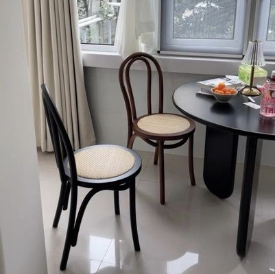 단단한 목재 견고한 이벤트 웨딩 의자 라탄 목재 쌓일 수 있는 식탁 의자