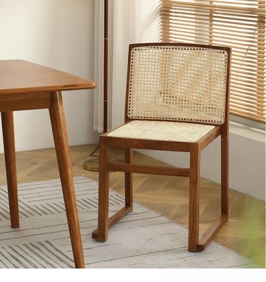 겹겹이 쌓인 라탄 식탁 의자 식사실용 맞춤형 목재 팔 없는 의자 W49CM*D42.5CM*H80CM