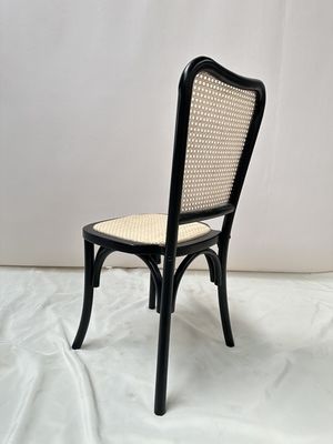 고전적이고 편안한 좌석을위한 현대적인 목재 라탄 뒷면 식탁 의자