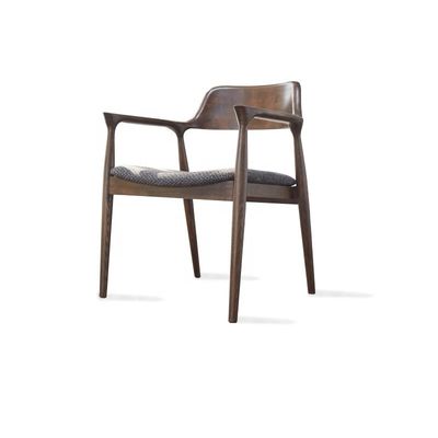 고전적인 식사 경험을 위해 단단한 나무로 만든 저렴하고 내구적인 식탁 의자