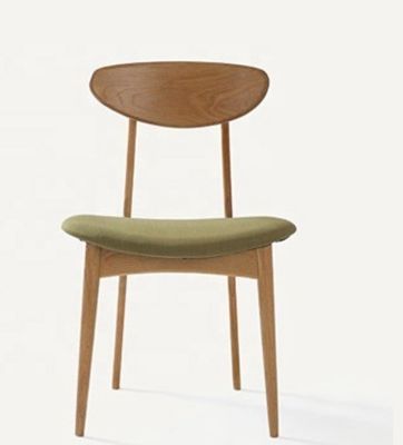 녹색 나무 오크 식탁 의자 로 식탁 에 우아 한 터치 를 더 하십시오