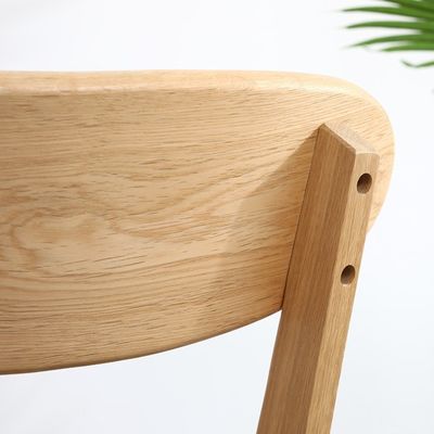 소규모 가족 레스토랑에서 노르딕 간단한 디자인을 위한 단단한 나무 식탁 의자 W44*D49*H80CM 오크 나무