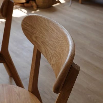 소규모 가족 레스토랑에서 노르딕 간단한 디자인을 위한 단단한 나무 식탁 의자 W44*D49*H80CM 오크 나무