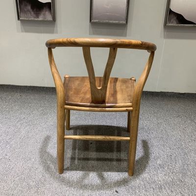 Y 레스토랑 특유의 NC/PU 페인트와 Wishbone 디자인을 가진 단단한 목재 식탁 의자