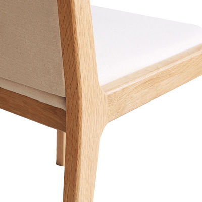 노르딕 고형 목재 식탁 의자 내구성 있고 세련된 디자인