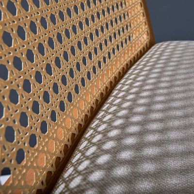 단단한 나무 프레임 식탁 라탄 의자 체리 나무와 함께 현대 노르딕 디자인