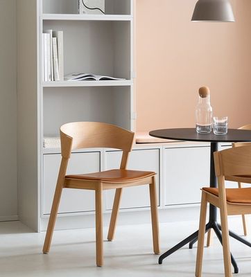 맞춤형 디자인 현대 디자인 호텔 레스토랑을 위한 쌓일 수 있는 목재 식탁 의자