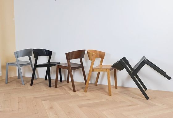 맞춤형 디자인 현대 디자인 호텔 레스토랑을 위한 쌓일 수 있는 목재 식탁 의자