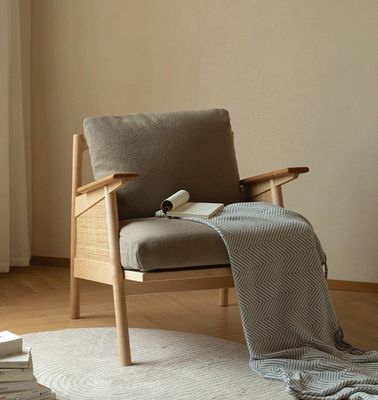 홈 가구 일반 노르딕 라운지 나무 소파 의자 아래 깃털 쿠션과 함께 천연 직물 라탄 정형 나무 의자