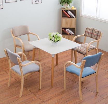 자연 고체 목재 식탁 이벤트용 쌓일 수 있는 의자