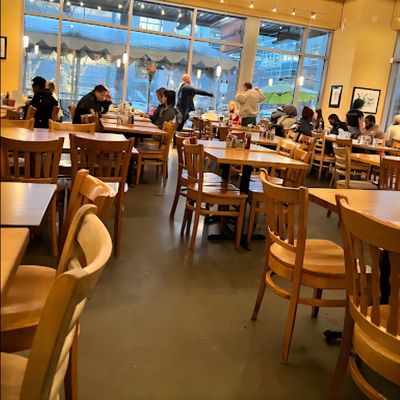 고형 나무 프레임과 현대 PU 가죽 디자인의 레스토랑 식사 의자