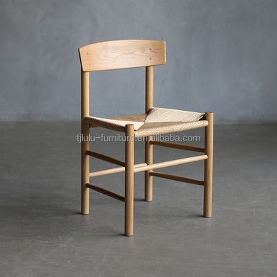 고형 목재 낮은 둥근 뒷 식탁 의자 현대적이고 전통적인 디자인 개념의 라탄 의자