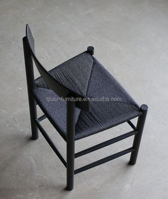 고형 목재 낮은 둥근 뒷 식탁 의자 현대적이고 전통적인 디자인 개념의 라탄 의자