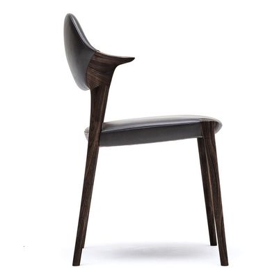 이탈리아의 현대적인 단단한 목재 식탁 의자 검은색/갈색 가죽 또는 사슴 가죽 벨벳 의 팔받침