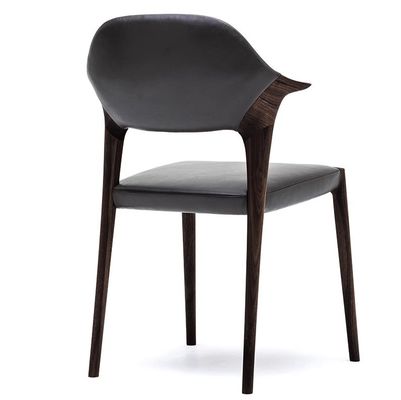이탈리아의 현대적인 단단한 목재 식탁 의자 검은색/갈색 가죽 또는 사슴 가죽 벨벳 의 팔받침