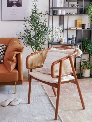 견고한 니트로 라크 가공 일본 디자인 튼튼 나무 라탄 식당 의자 레스토랑 및 식사실 2023