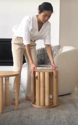 겹쳐질 수 있는 레드 오크 목재 의자 식실 가구용 간단하게 설계 된 단단한 목재 의자