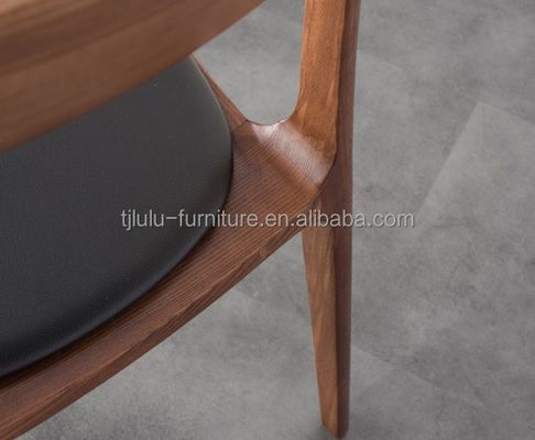 고체 나무 프레임 맞춤식 현대 레스토랑 스파킹을위한 식사 의자