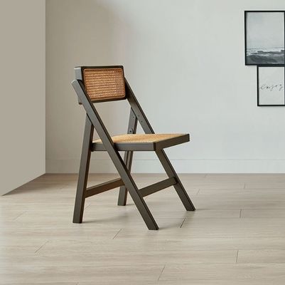 현대 브라운 목재 웨딩 의자 폴딩 라탄 의자 오피스 식사 및 자연 스타일의 결혼식