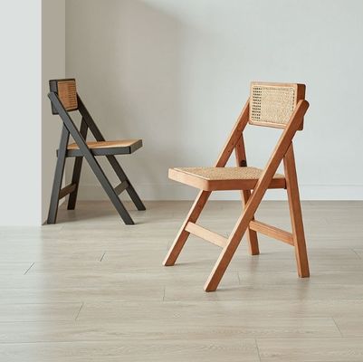 현대 브라운 목재 웨딩 의자 폴딩 라탄 의자 오피스 식사 및 자연 스타일의 결혼식