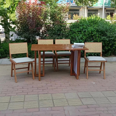 카페와 레스토랑의 식탁 의자 2023 고형 목재 PU 가죽 노르딕 스타일 현대 디자인