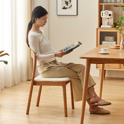 NO 현대 레스토랑 경험을 위해 접힌 노르딕 고형 목재 식탁 의자