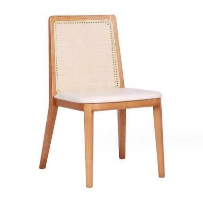 NC/PU 페인트 피니쉬 현대 노르딕 디자인 및 솔리드 목재 스타일을위한 목재 포장 식탁 의자