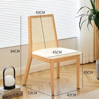 NC/PU 페인트 피니쉬 현대 노르딕 디자인 및 솔리드 목재 스타일을위한 목재 포장 식탁 의자