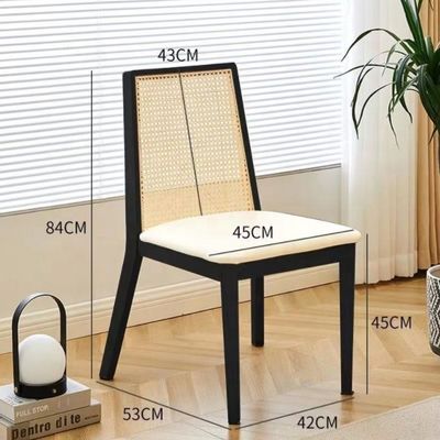 NC/PU 페인트 피니쉬 현대 노르딕 디자인 및 솔리드 목재 스타일을위한 목재 포장 식탁 의자