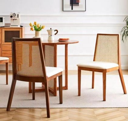 NC/PU 페인트 피니쉬 현대 노르딕 디자인 및 솔리드 목재 스타일을위한 목재 포장 식탁 의자