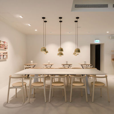 홈 가구 북유럽 거실 고형 목재 식탁 의자 등반 및 니트로 라크 가공