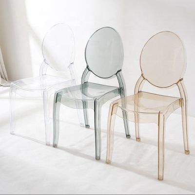 호텔 카페 거실에서 쌓을 수 있는 투명한 PC 재료로 만들어진 현대적인 쌓일 수 있는 식탁 의자