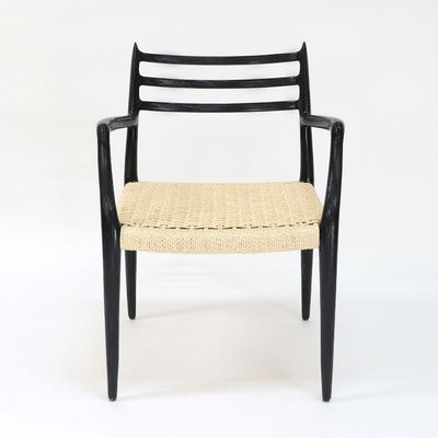 현대식 식탁 의자 손조직 코드 니트로 라크 마감 팔받침과 함께 단단한 나무 현대 디자인