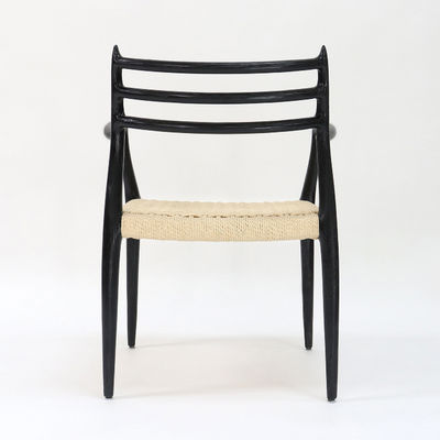 현대식 식탁 의자 손조직 코드 니트로 라크 마감 팔받침과 함께 단단한 나무 현대 디자인