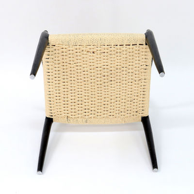 현대식 식탁 의자 손조직 코드 니트로 라크 마감 팔받침과 함께 단단한 나무 현대 디자인