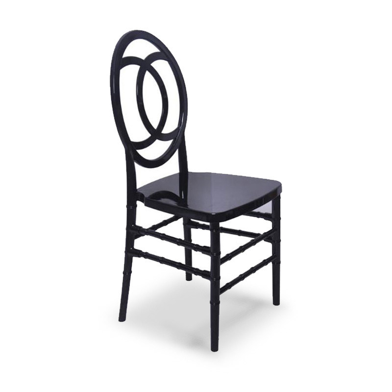 고형 목재 웨딩 의자 스칸디스크 스타일의 이벤트 및 내구성을위한 쌓일 수있는 잔치 의자